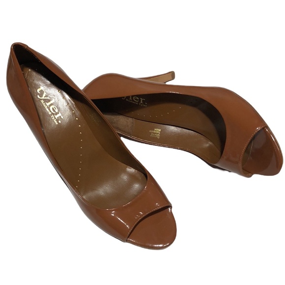 RICHARD TYLER Tobacco Rumba Genuine Patent Leather Peep Toe Pumps size 8.5 - Picture 1 of 12
